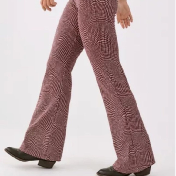 Urban Outfitters UO Bryn Pull-On Flare Stretch Pant - Picture 2 of 8